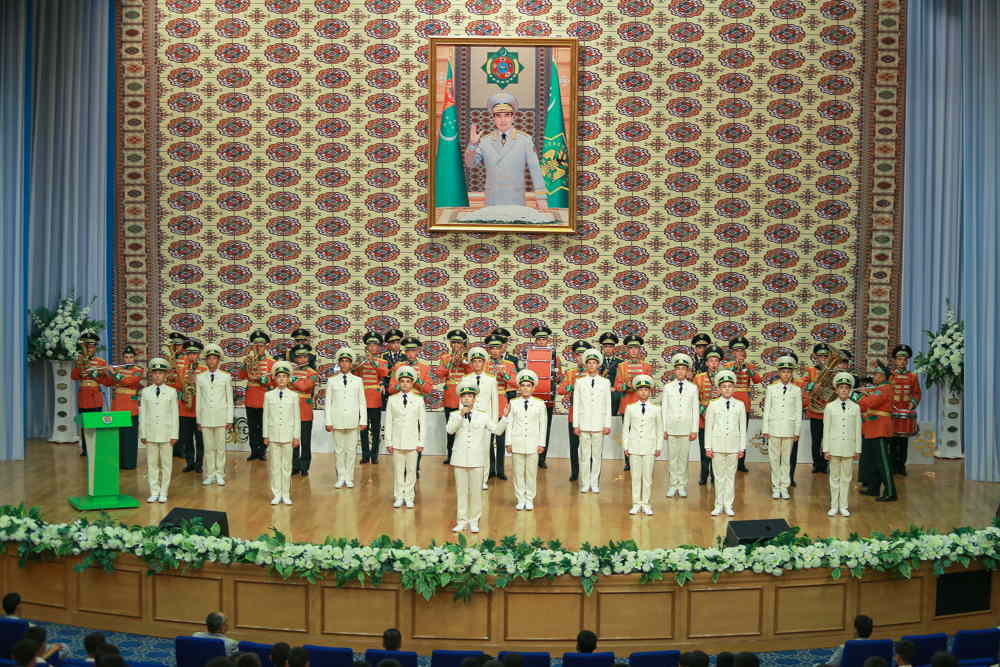 Mertler Watany beýgeldýär