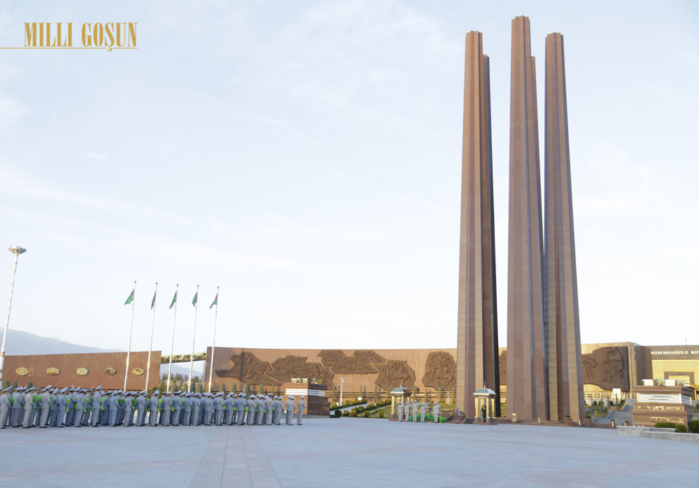 Milli gahrymanlarymyzy hatyralap