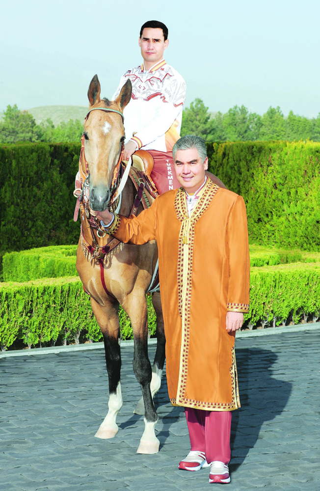 Milli Liderimiz Türkmenistanyň Prezidentiniň Ahalteke atçylyk toplumyna bardy