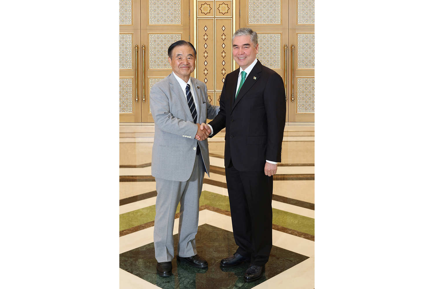 Milli Liderimiziň Ýapon-türkmen parlamentara dostluk toparynyň başlygy bilen duşuşygy