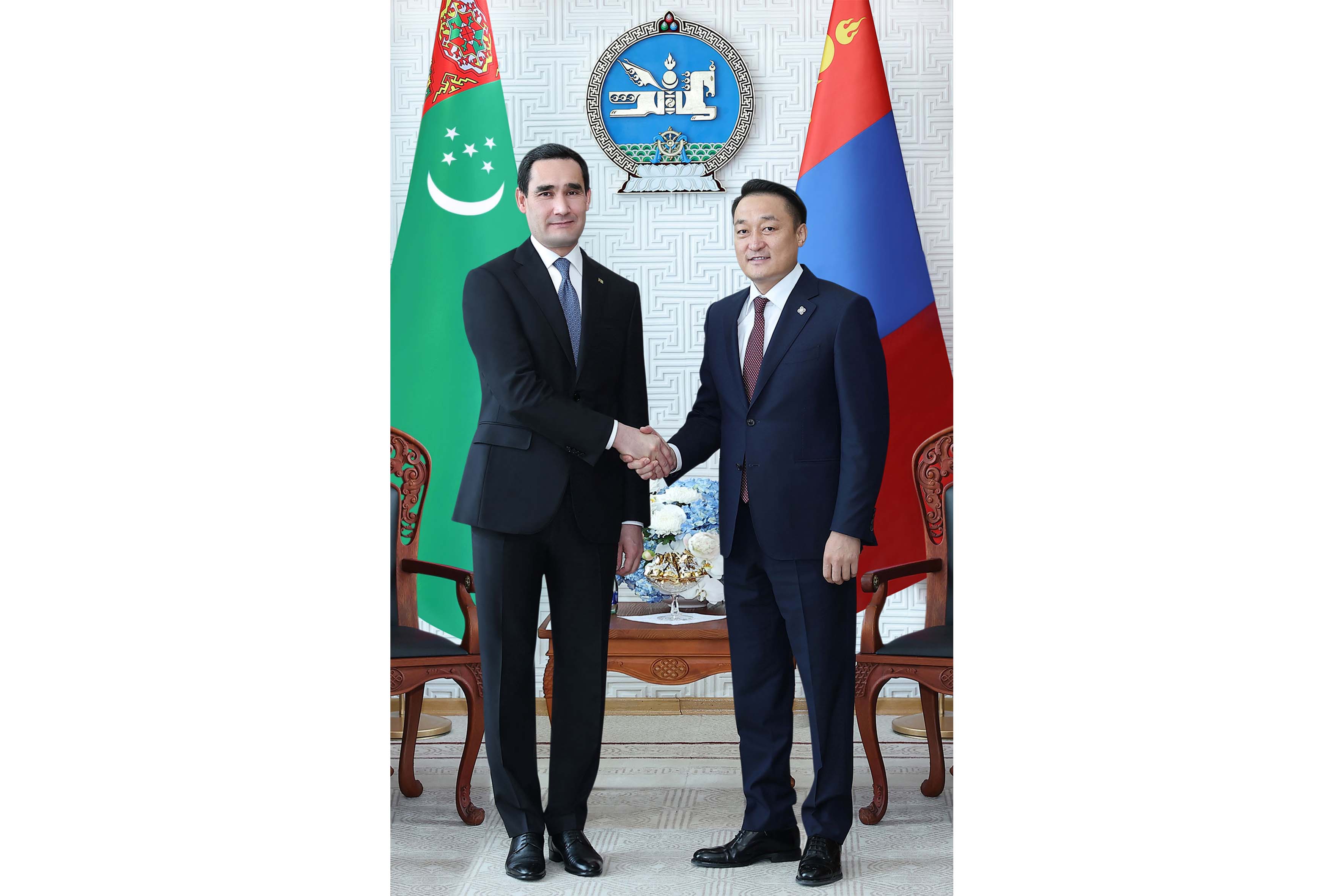 Parlamentara hyzmatdaşlyk ösdürilýär