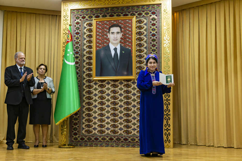 PEDERLERIMIZIŇ YNSANPERWER ÝÖRELGELERI MYNASYP DOWAM ETDIRILÝÄR