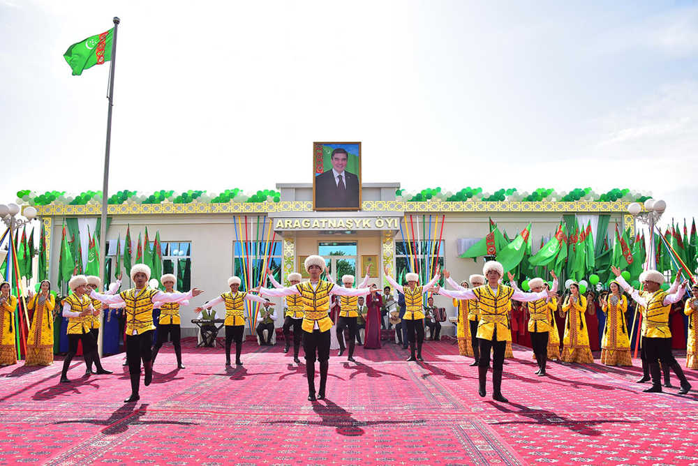 Täze aragatnaşyk binasynyň açylyş dabarasy boldy
