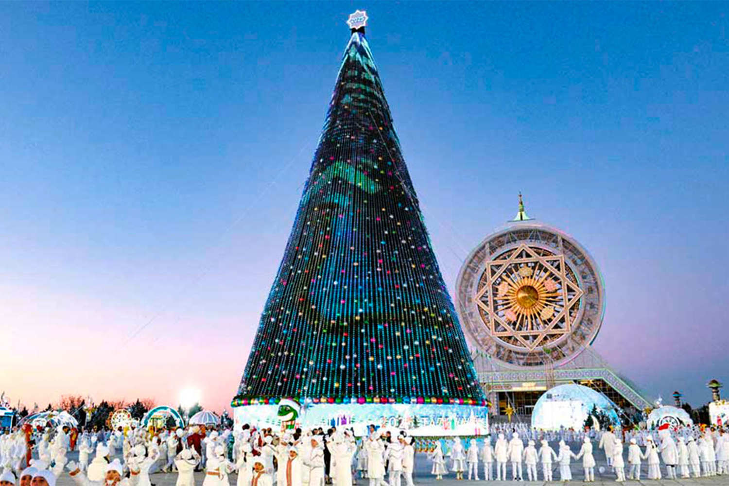 Täze ýyl Baş arçasy yşyklaryny ýakdy