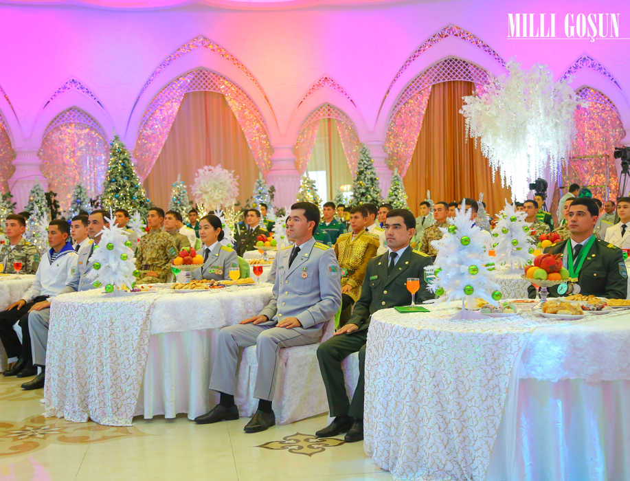 Täze ýylyň bosagasynda geçirilýän dabaraly çärelere badalga berildi