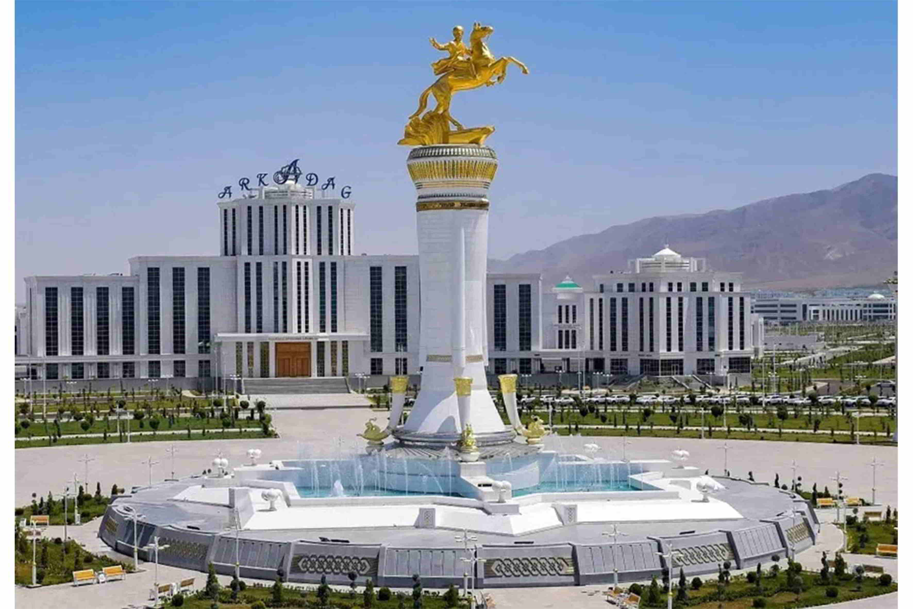 Türkmen halkynyň Milli Lideri Arkadag şäheriniň gurluşygy boýunça taýýarlanan taslamalar bilen tanyşdy