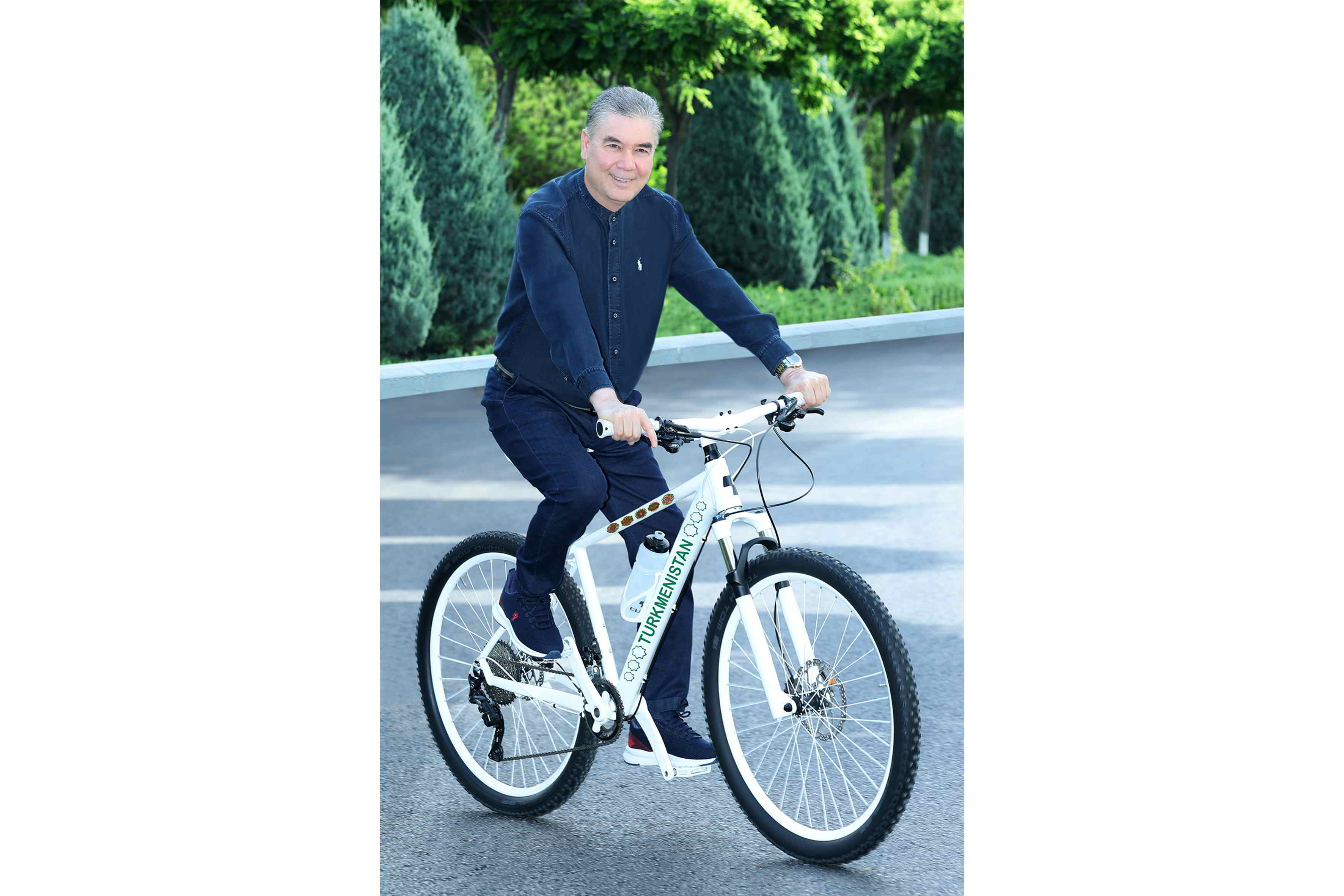 Türkmen halkynyň Milli Lideri Awazadaky halkara maslahatyň geçiriljek ýeri bilen tanyşdy