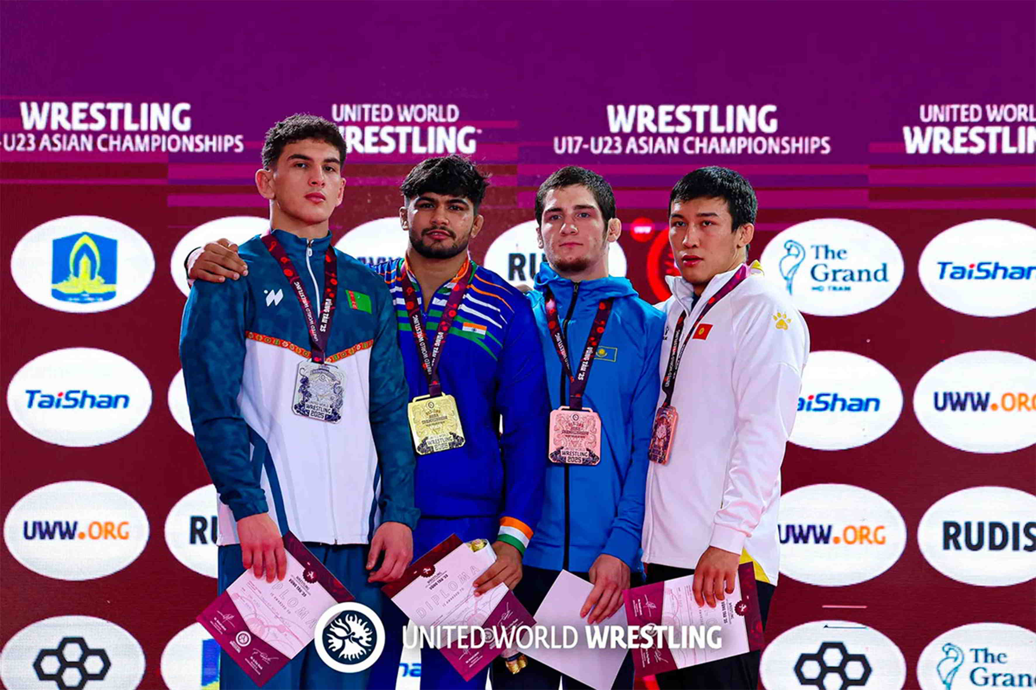 Türkmenistanly pälwanlar U23 Aziýa ýaşlar çempionatynda dört medal gazandy