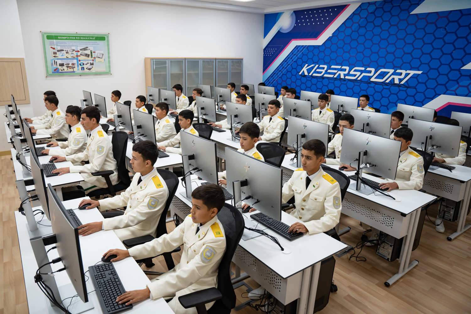 Türkmenistanyň Goranmak ministrliginiň Ýöriteleşdirilen harby mekdeplerine okuwa çagyrýarys!