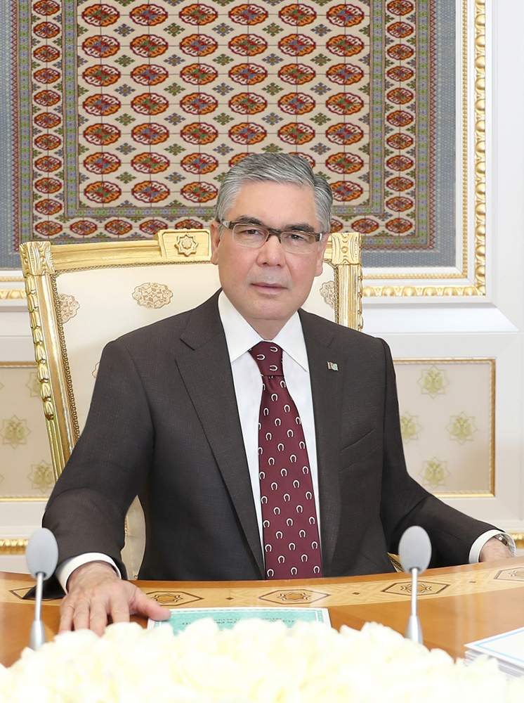 Türkmenistanyň hormatly atlaryna mynasyp bolan döredijilik işgärlerine hem-de Türkmenistanyň Prezidentiniň yglan eden «Türkmeniň Altyn asyry» atly bäsleşiginiň ýeňijilerine