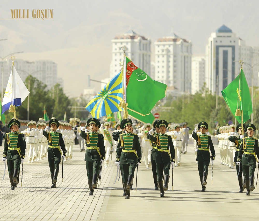 Türkmenistanyň mukaddes Garaşsyzlygynyň şanly 29 ýyllygy mynasybetli dabaraly harby ýöriş geçirildi