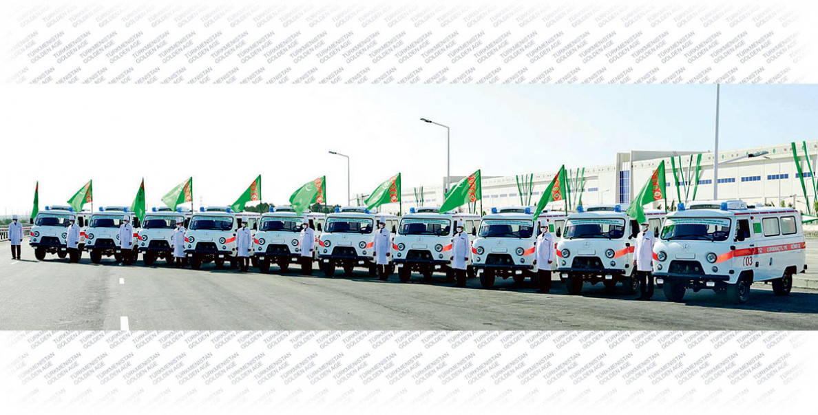 Türkmenistanyň Prezidenti Ahal welaýatynyň hassahanalarynyň çagalar bölümleri üçin niýetlenen «Tiz kömek» awtoulaglaryny gowşurdy