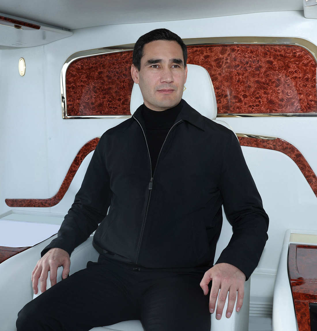 Hormatly Prezidentimiz paýtagtymyzda we Arkadag şäherinde alnyp barylýan gurluşyk işleri bilen tanyşdy