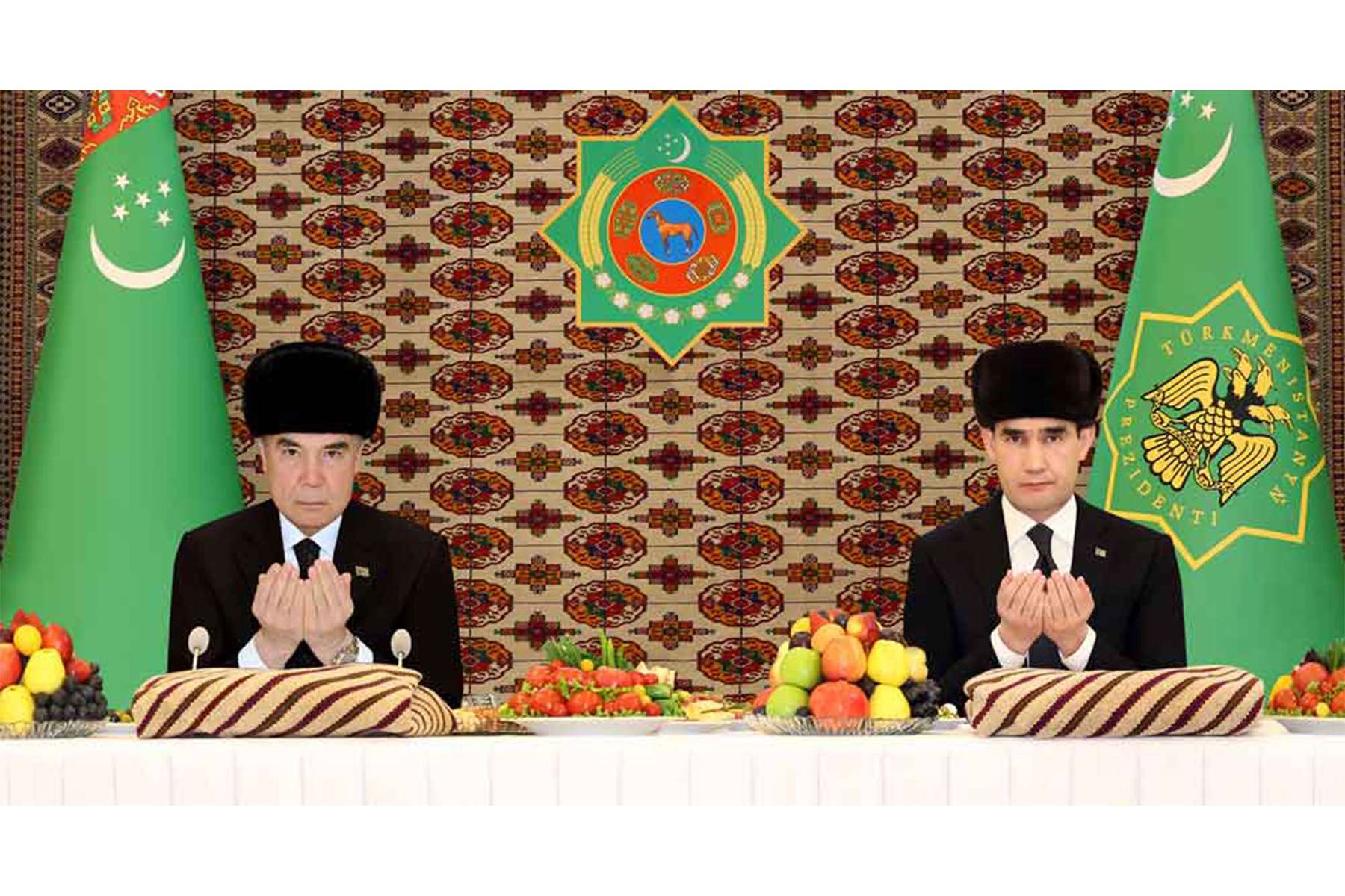 Türkmenistanyň Prezidenti we Gahryman Arkadagymyz agzaçar sadakasyny berdiler