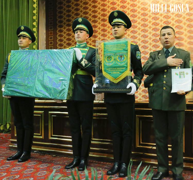 Türkmenistanyň Ýaragly Güýçleriniň göreldeli harby bölümleri sylaglandy