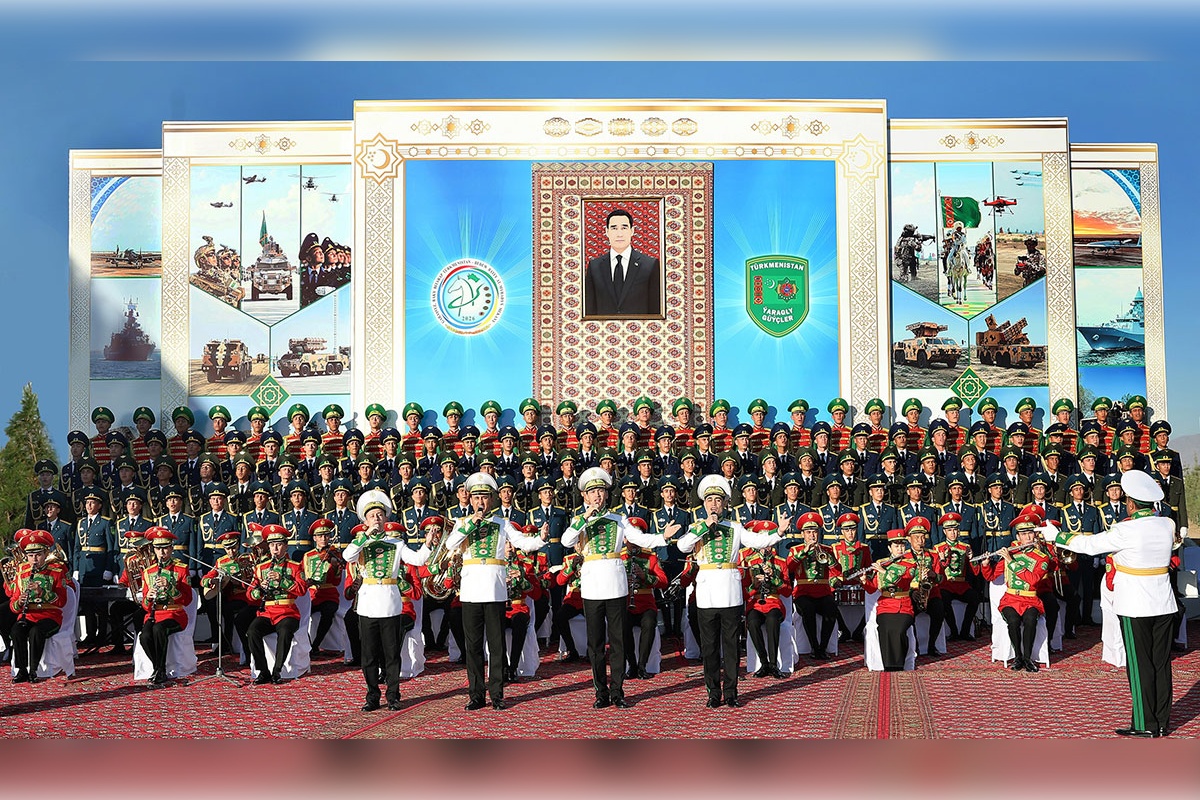 Türkmenistanyň Ýaragly Güýçleriniň harby bölüminiň täze binalar we desgalar toplumy ulanmaga berildi