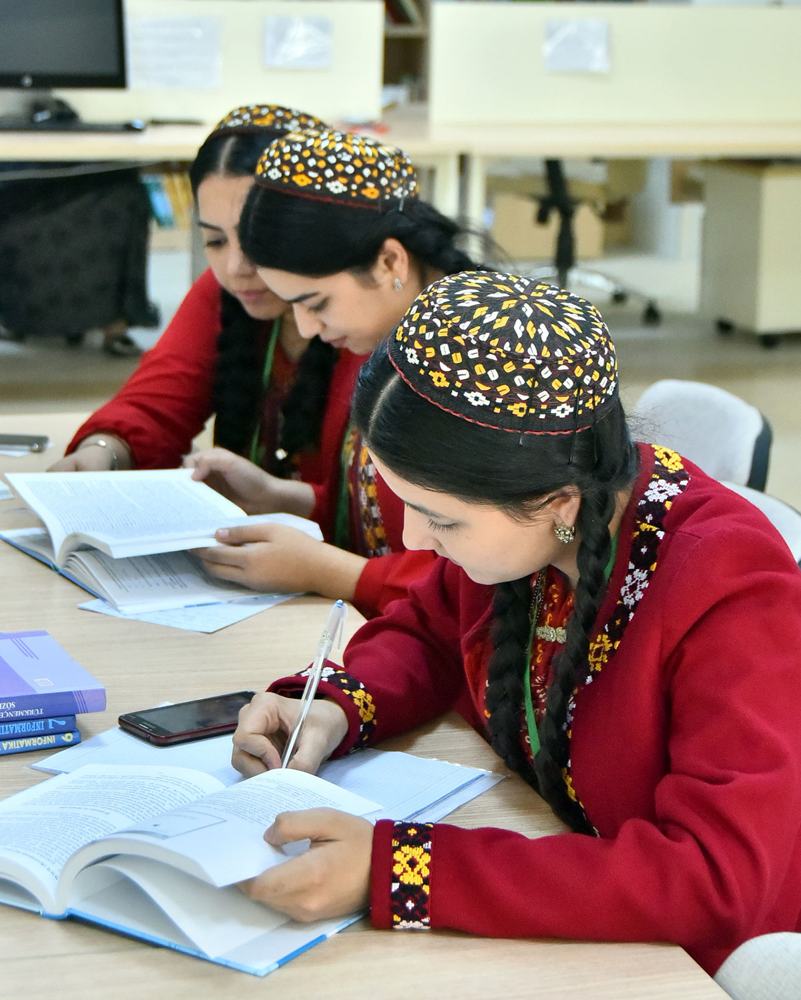 Türkmenistanyň ýokary okuw we orta hünär okuw mekdeplerine resminamalary kabul etmek başlandy