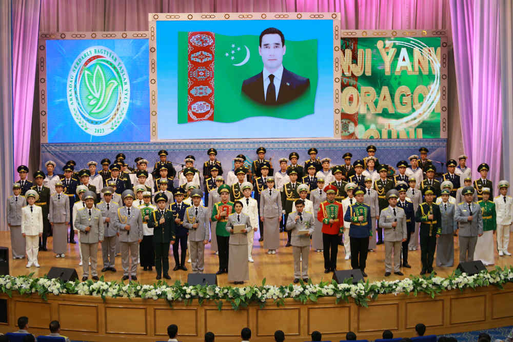 Watan goragçylarynyň baýramçylyk sowgady