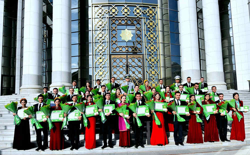 Ýaş zehinler — türkmen ylmynyň geljegi