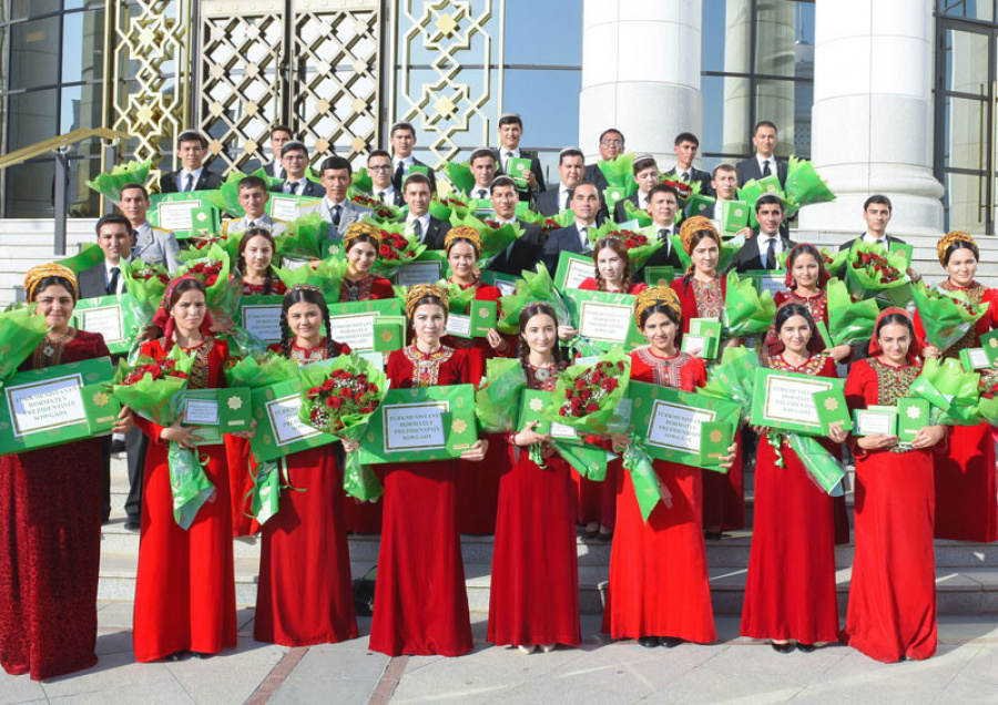 Ylym-ösüşlere şamçyrag