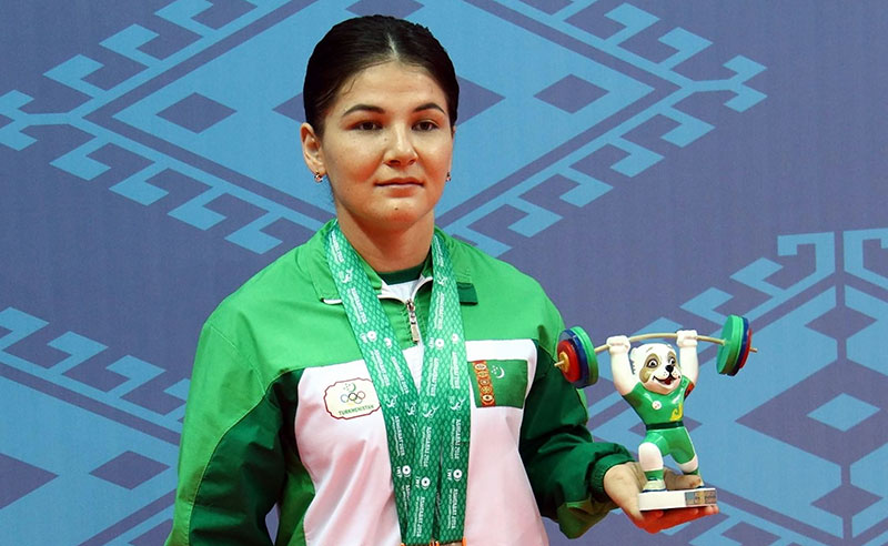 Ýulduz Jumabaýewa agyr atletika boýunça dünýä çempionatynda bürünç medal gazandy
