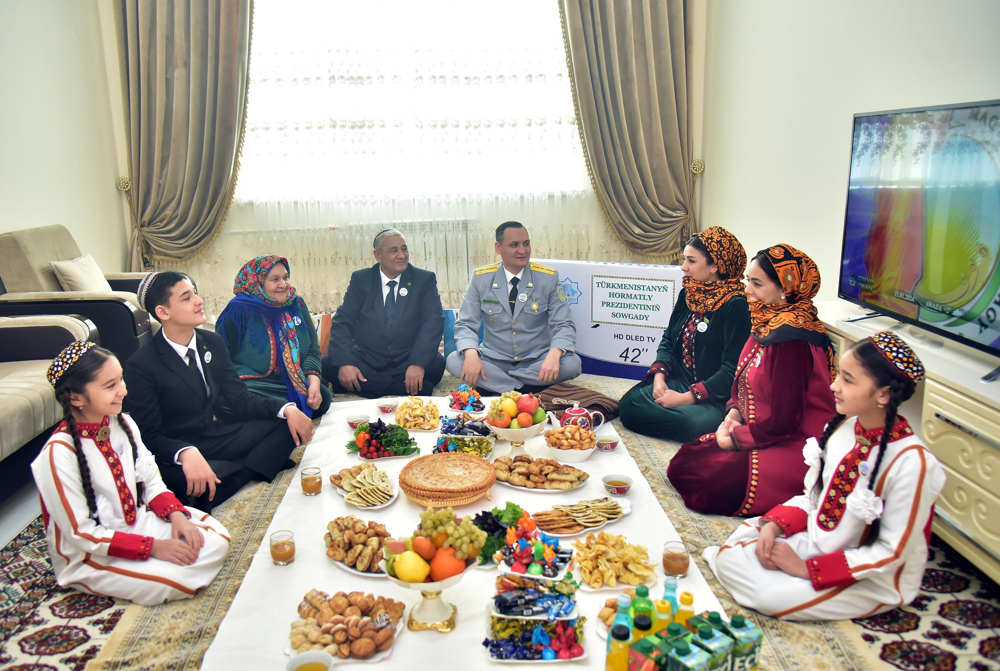 Ýurdumyzyň adalat işgärlerine baýramçylyk sowgady