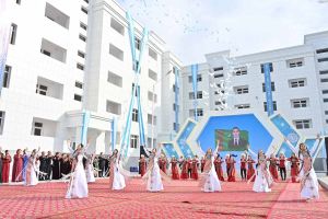 Aşgabat şäheriniň güni mynasybetli täze ýaşaýyş jaýlary açyldy