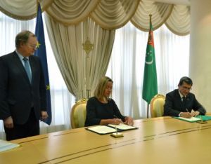 Aşgabatda Ýewropa Bileleşiginiň Türkmenistandaky wekiliýetiniň döredilmegi baradaky resminama gol çekildi