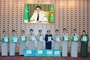 Bäsleşiklerde tapawutlanan harby zenanlar