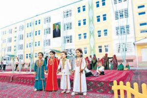 Baýramçylyk mynasybetli döwrebap ýaşaýyş jaýlary ulanylmaga berildi