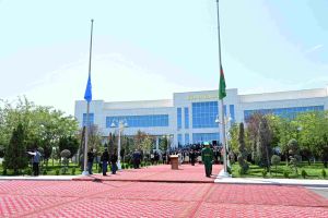 BMG-niň Awaza forumynyň tamamlanmagy mynasybetli baýdak düşürmek dabarasy boldy