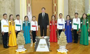 Çagalar milli Liderimizi orak möwsüminiň üstünlikli tamamlanmagy bilen gutladylar