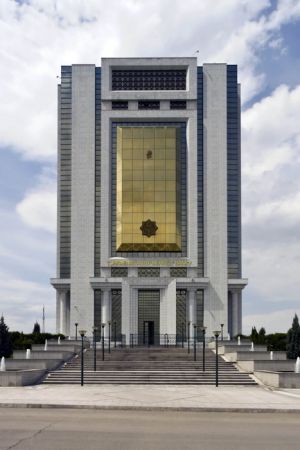 Eksporta niýetlenen önümçiligi ösdürmek üçin berlen karzlaryň mukdary ýokarlandy