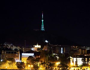 Gruziýanyň paýtagtynyň telewizion diňine çyralar arkaly Türkmenistanyň baýdagynyň reňki çaýyldy