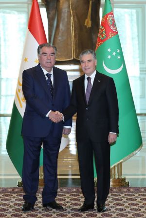 Hormatly Prezidentimiz Gurbanguly Berdimuhamedowyň we Prezident Emomali Rahmonyň arasyndaky gepleşikler