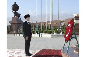 Hormatly Prezidentimiz Hatyra güni mynasybetli çärä gatnaşdy