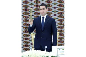 Hormatly Prezidentimiz möhüm desgalaryň düýbüni tutmak we açylyş dabaralaryna gatnaşdy