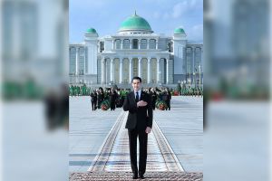Hormatly Prezidentimiz Türkmenistanyň Konstitusiýasynyň we Döwlet baýdagynyň güni mynasybetli baýramçylyk dabaralaryna gatnaşdy