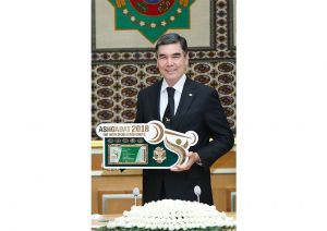 Hormatly Prezidentimize ýaryşyň ýadygärlik nyşanlary gowşuryldy