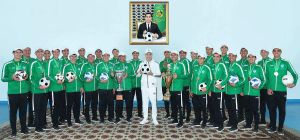 Milli Liderimiz «Arkadag» futbol toparynyň türgenlerine täze ýeňişleri arzuw etdi