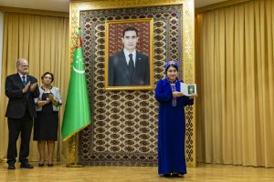 PEDERLERIMIZIŇ YNSANPERWER ÝÖRELGELERI MYNASYP DOWAM ETDIRILÝÄR