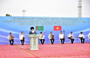 Türkmen halkynyň adyndan gyrgyz halkyna ynsanperwerlik kömegi iberildi