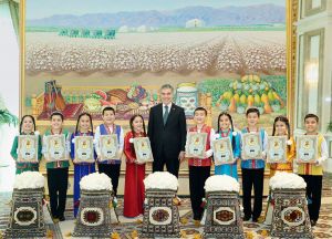 Türkmenistanyň Prezidenti pagtaçylaryň zähmet ýeňşi hakyndaky hasabatlary kabul etdi