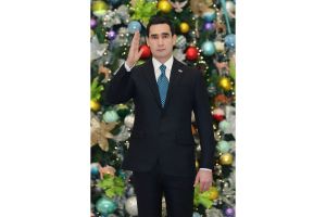 Türkmenistanyň Prezidenti Serdar Berdimuhamedowyň türkmen halkyna Täze ýyl gutlagy