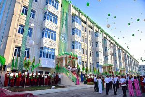 Türkmenistanyň Prezidenti täze ýaşaýyş jaý toplumyny gurmak baradaky Karara gol çekdi