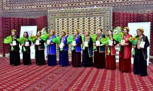 Türkmenistanyň Prezidentiniň Permany «Türkmenistanyň at gazanan halyçysy» diýen hormatly ady dakmak hakynda