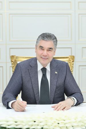 «Türkmenistanyň senagat pudaklarynyň ösüşiniň esasy ugurlary» atly halkara sergä we ylmy maslahata gatnaşyjylara