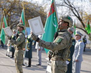 Türkmenistanyň Ýaragly Güýçlerine gelen ýaş esgerler harby kasamy kabul edýärler