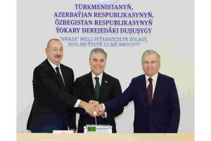 Türkmenistanyň, Azerbaýjan Respublikasynyň we Özbegistan Respublikasynyň arasynda möhüm resminamalara gol çekildi
