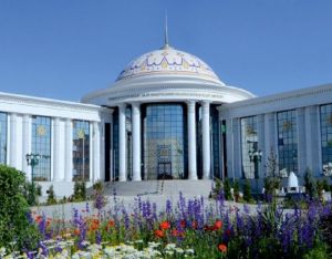 Ýaş diplomatlaryň onlaýn okuwlaryna badalga berildi